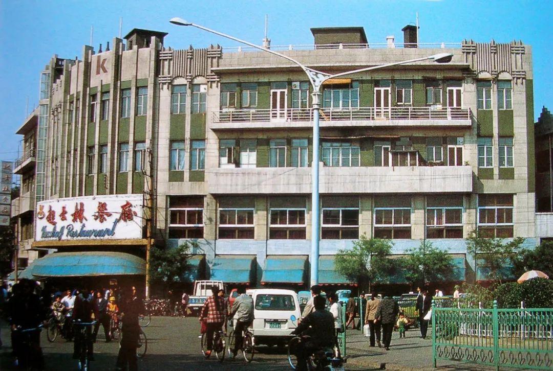 在天津，百十年来西餐一直和煎饼果子si“盟兄弟”？