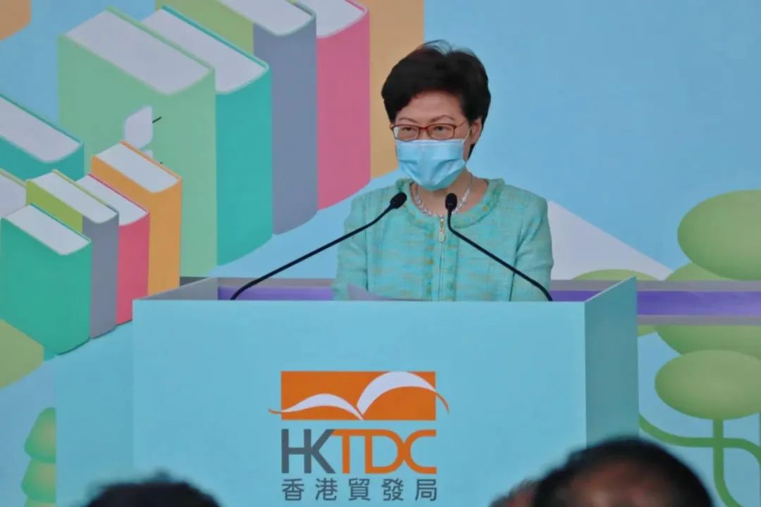 香港亚洲博览馆后疫情时代,香港书展周日爆棚场内外人潮涌动