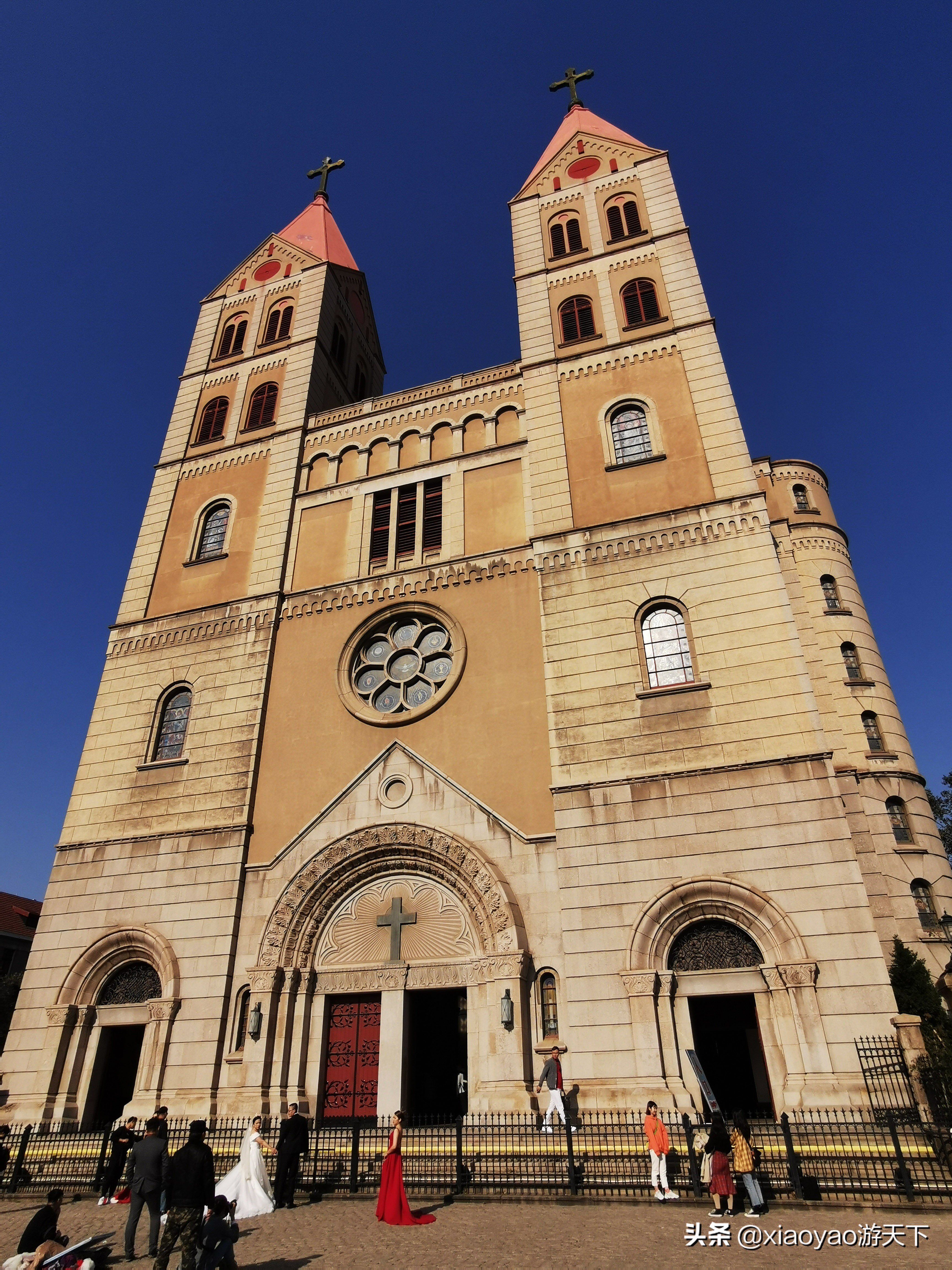 青岛百年德式建筑天主教堂,青岛最有名的天主教堂是哪个地方