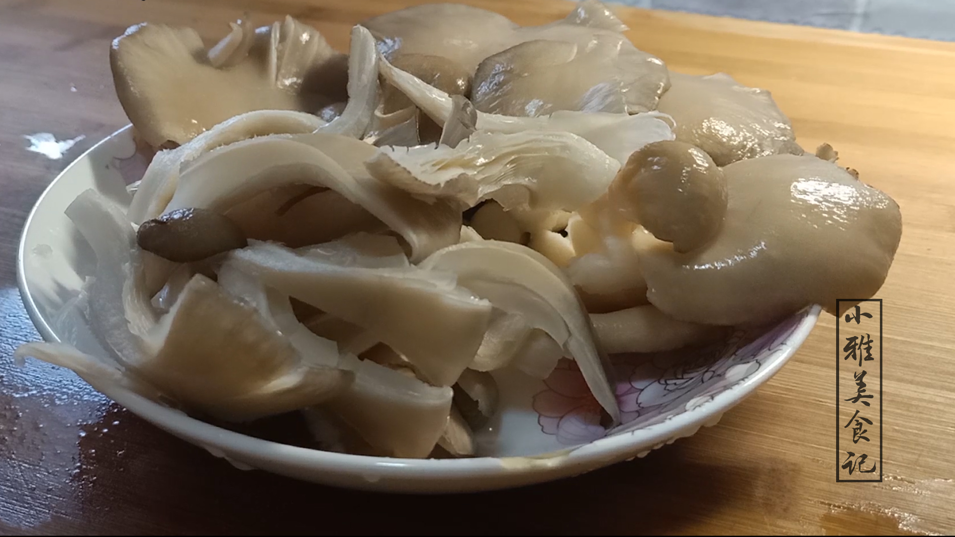 蘑菇要不要烫一烫再炒,蘑菇一定要焯水吗