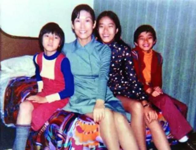 58岁周星驰终于露面了,五十八岁的周星驰