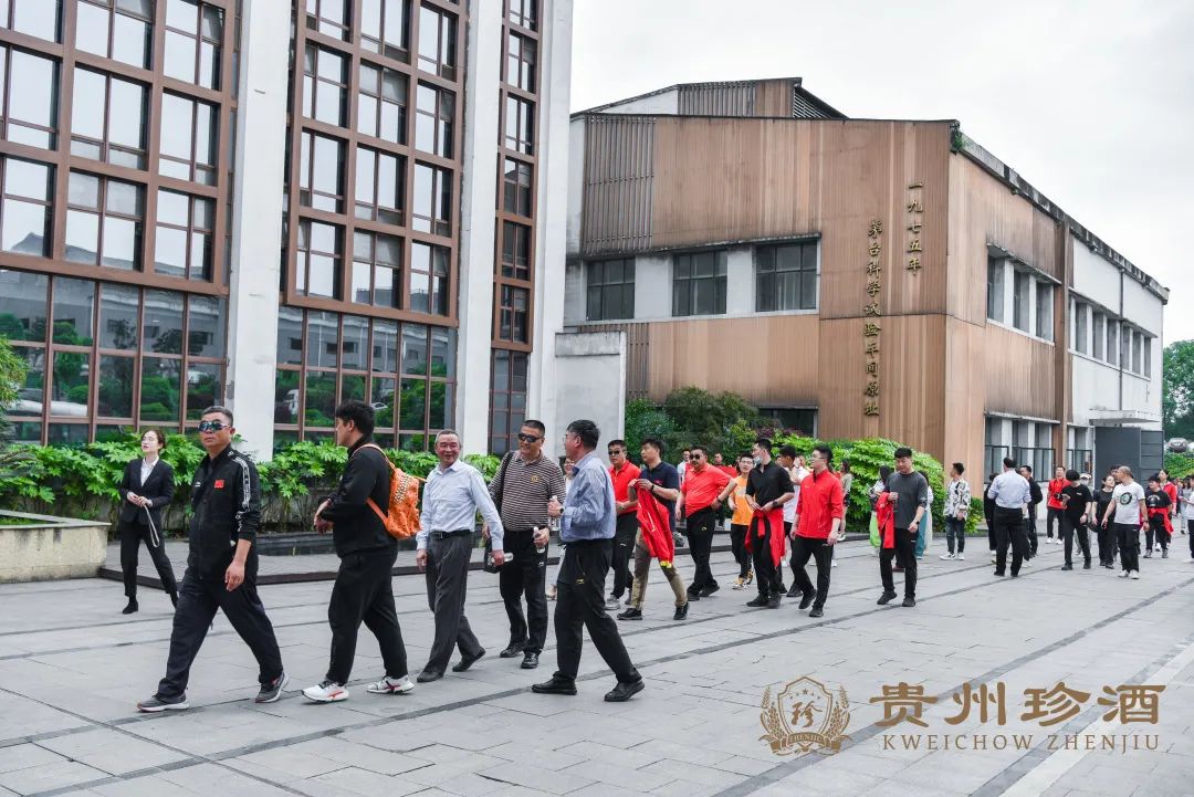 国家飞碟射击队赴贵州珍酒厂参观传奇酱香获世界冠军点赞
