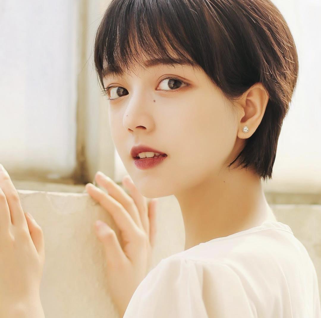 短发烫发2021流行发型40-50岁,2021年显脸小最流行的发型