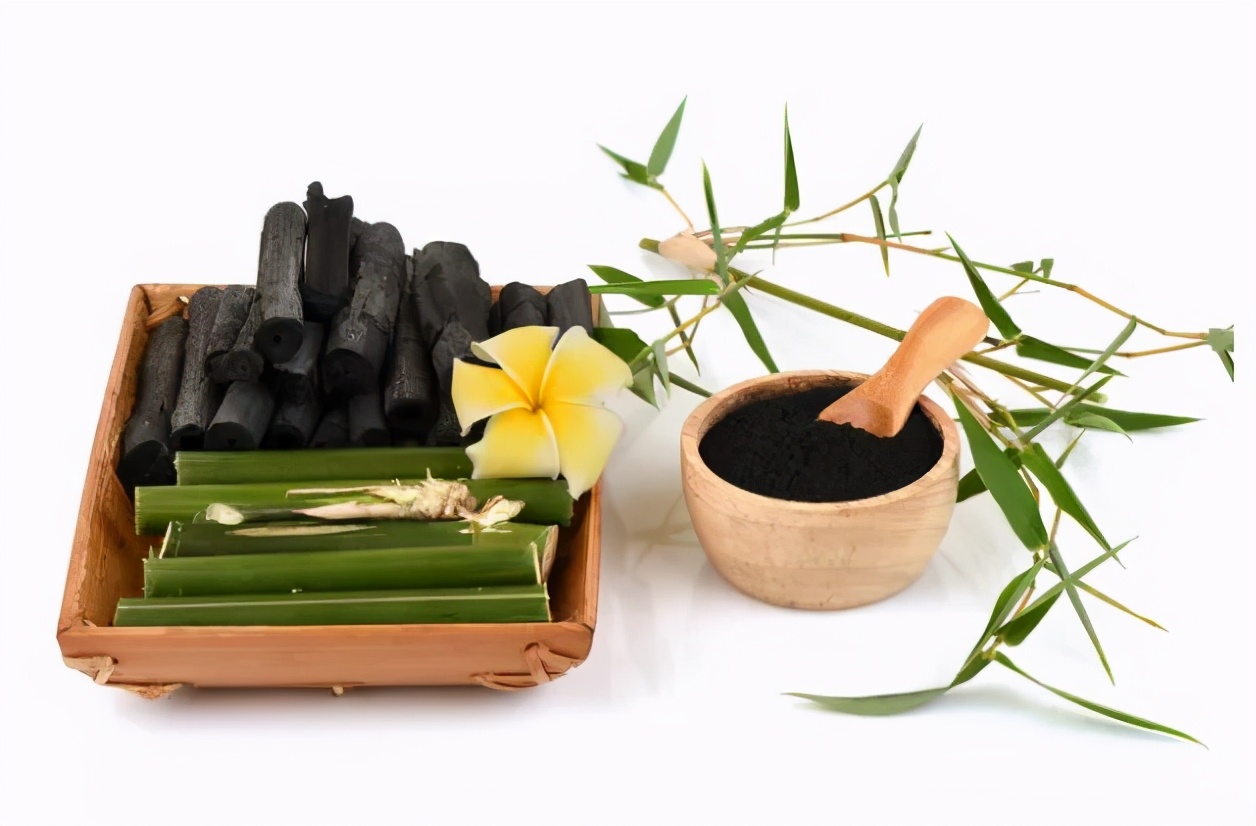 利用竹炭做成的板材，外表虽“其貌不扬”但功效“小清新”