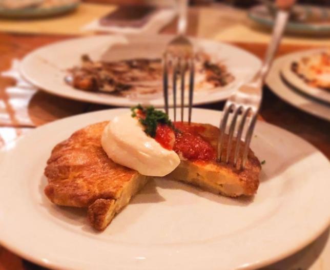 西餐厅的柠檬水是干嘛的 (西餐厅第一杯柠檬水是什么用的)