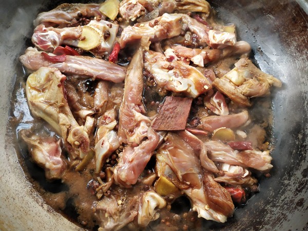 鸭锁骨卤制方法周黑鸭,家庭自制周黑鸭教程