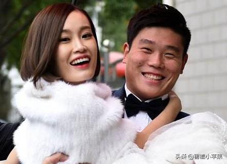 中国男足太太团完整版,中国男足出征带太太团