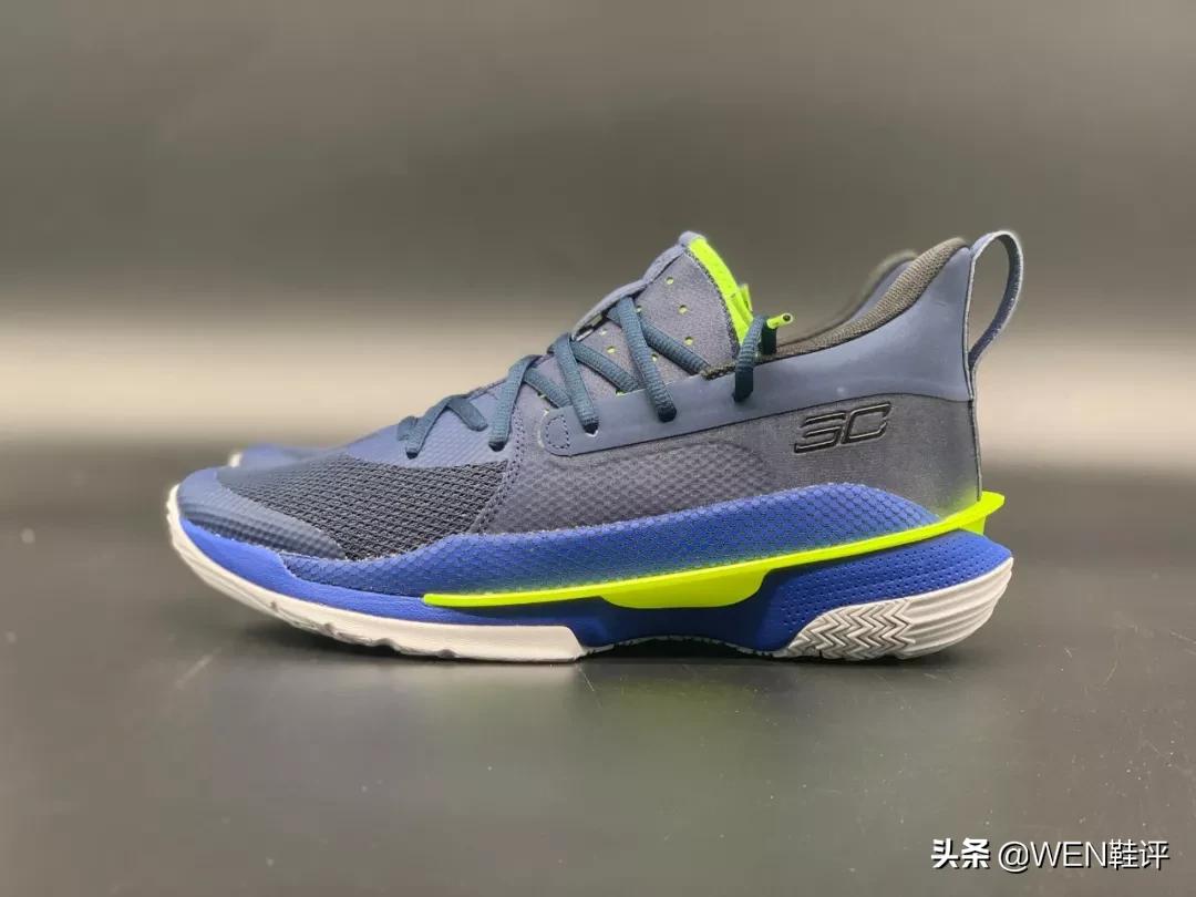 库里7库里上脚配色,库里7黑红上脚