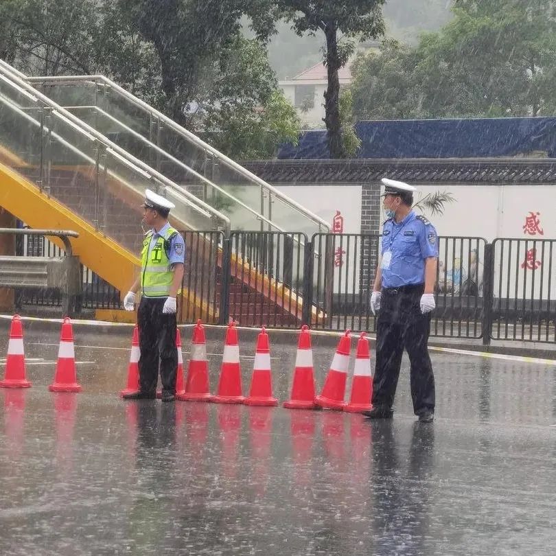 给你三秒钟选一个词语,形容岳阳的词汇