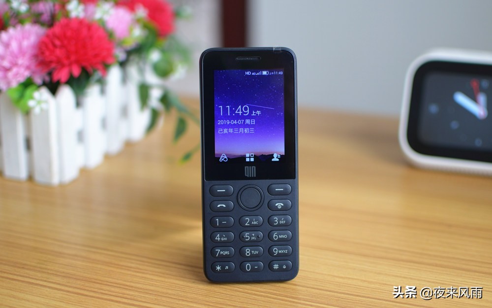 多亲AI电话QF9：年轻人第一台老年机，老年人第一台智能机