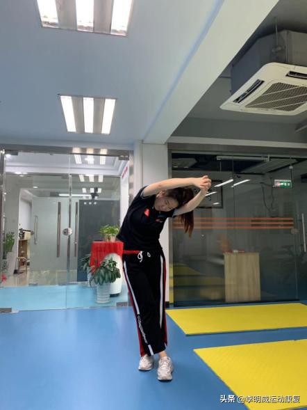 骨盆侧倾的治疗方法,骨盆侧倾最佳的矫正方法