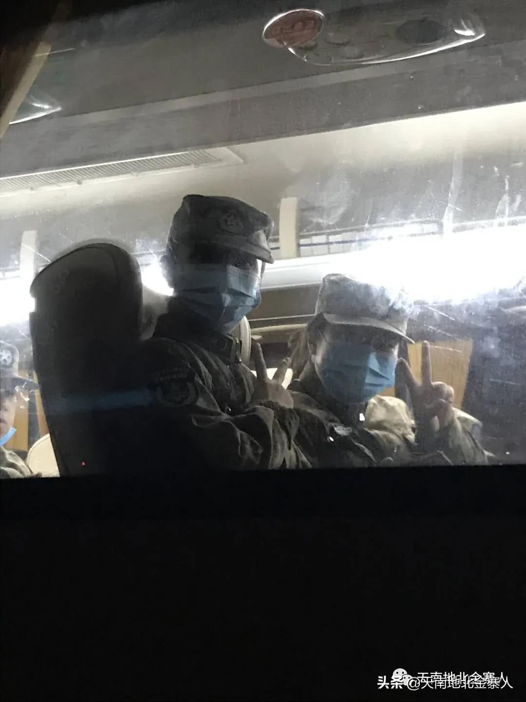 画一幅火神山和雷神山的画,送给医护人员的画儿童