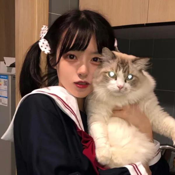 为什么黑头有时坑坑洼洼有时光滑,鼻子有黑头但是鼻子表面是光滑的