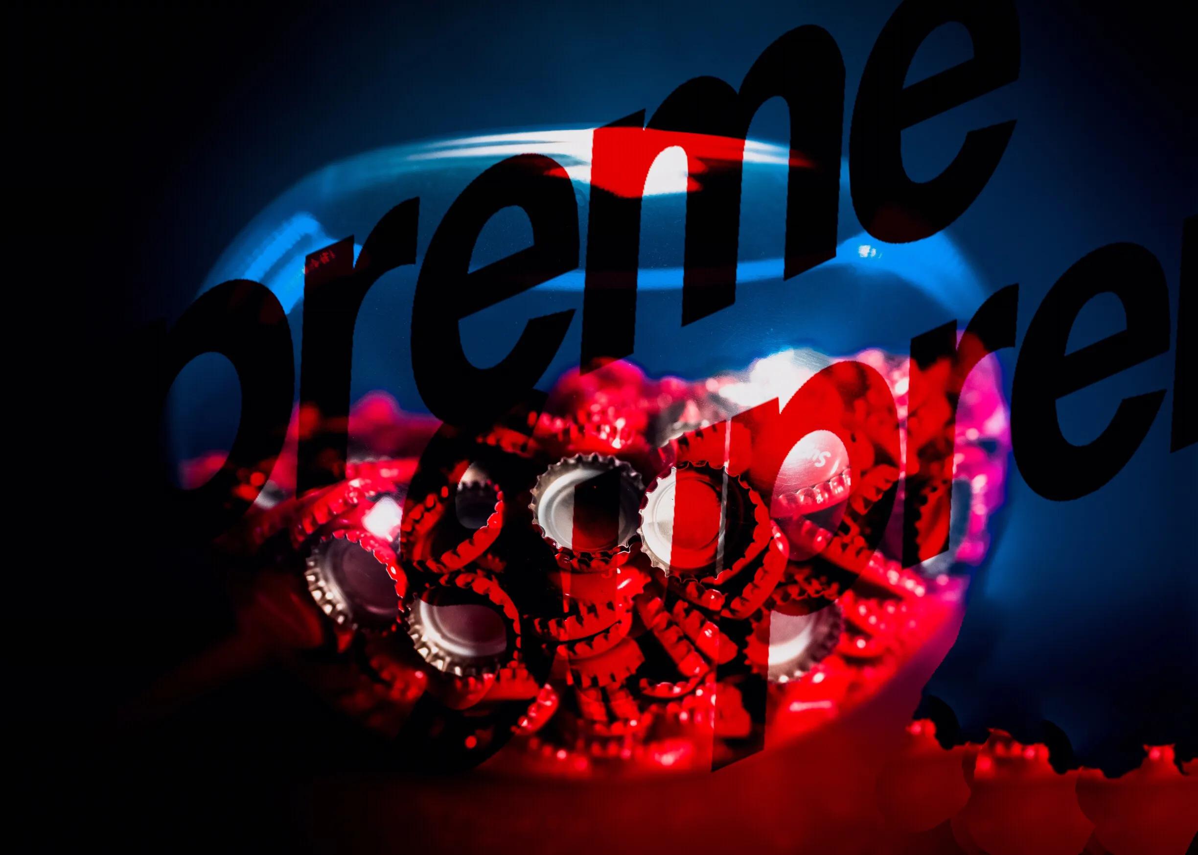 supreme联名背后是只鹰,与supreme联名的品牌