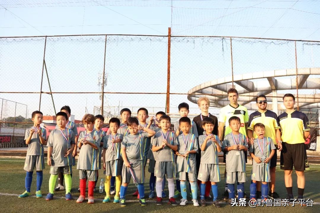 把最纯正意大利足球带来东莞，这个爸爸说足球应该这样学