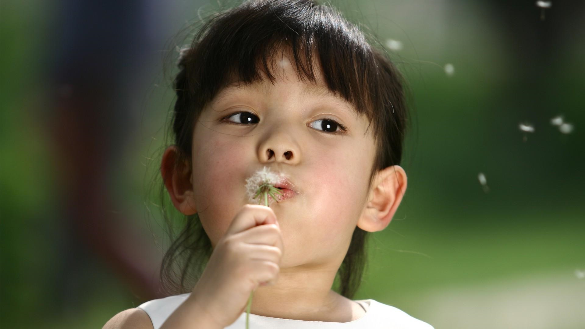 孩子跌倒爬起来的教育视频,培养孩子自立自强抗挫折