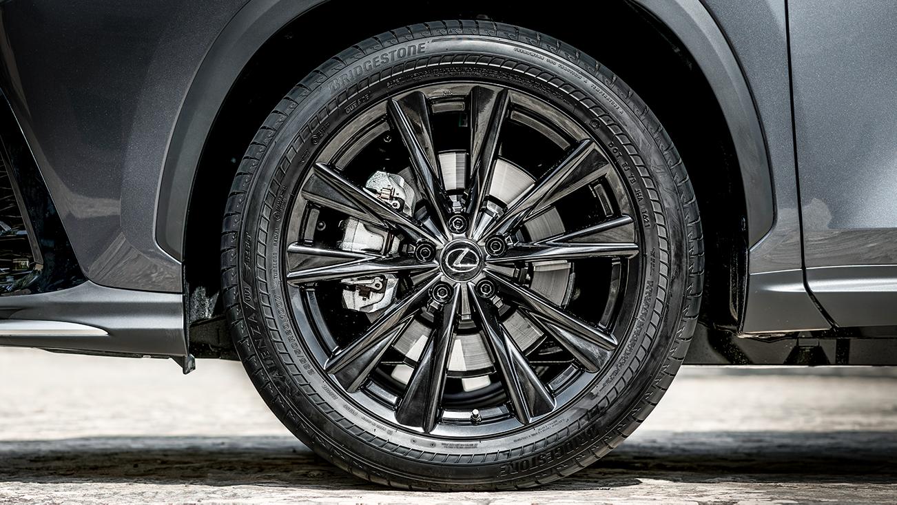 丰田rav4荣放混动和雷克萨斯nx,雷克萨斯nx和rav4具体区别