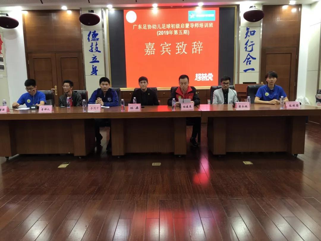 超萌幼兔,超萌兔公益足球直播课堂