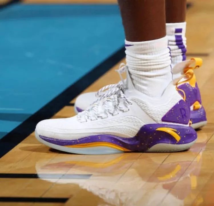 詹姆斯21代篮球鞋nba球员上脚,nba球星上脚球鞋詹姆斯18low
