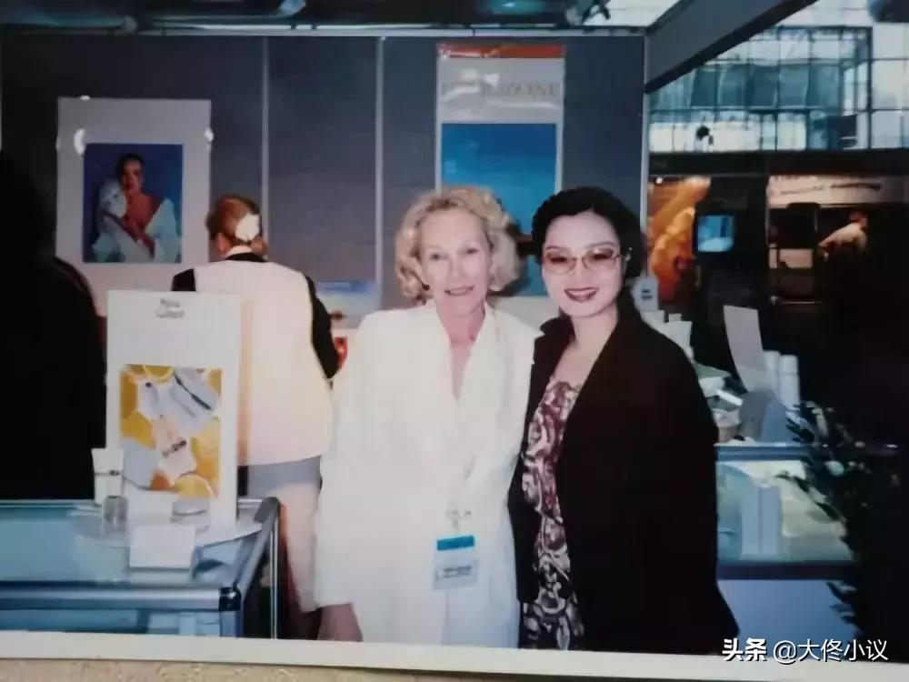 专访“江湖侠女”冯伊微：荣获澳总理接见，还收获了一段美业奇缘