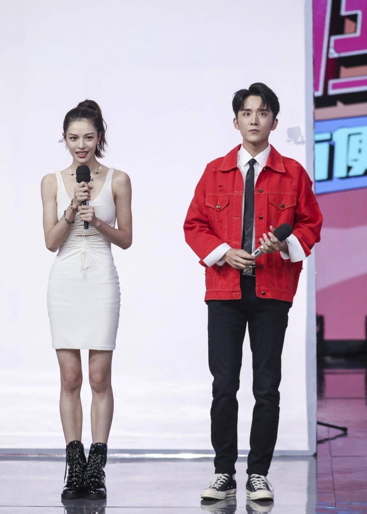 休闲百搭小白鞋是您的最佳搭配,秋天必备百搭鞋