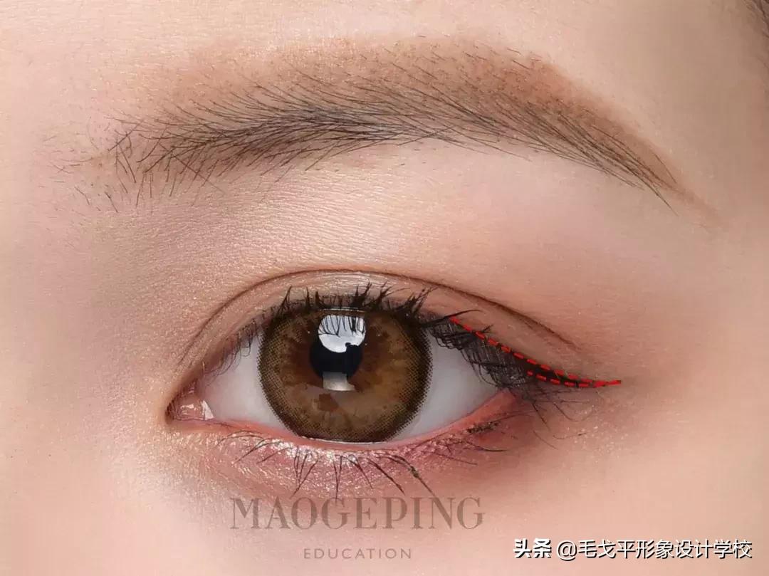 眼线一画上就晕染,眼线一笔画完视频