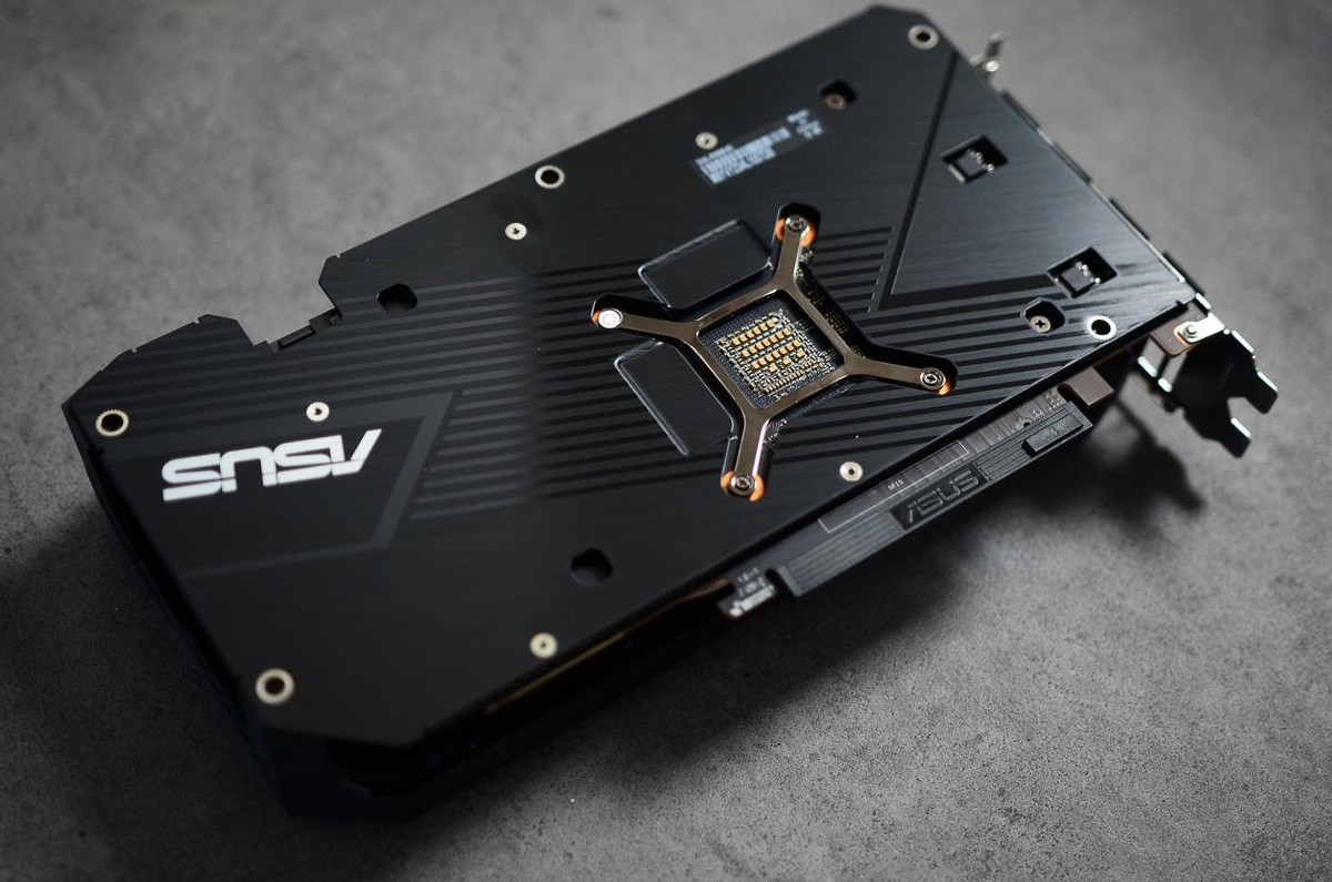 华硕RX6600显卡首发评测:上打3060下秒2060特别适合小机箱