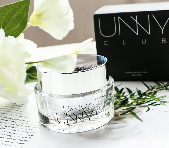 自然不显白的素颜霜,既能美白又能养肤的素颜霜