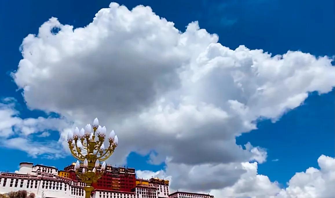 灯火辉煌的布达拉宫,洁白无瑕的布达拉宫