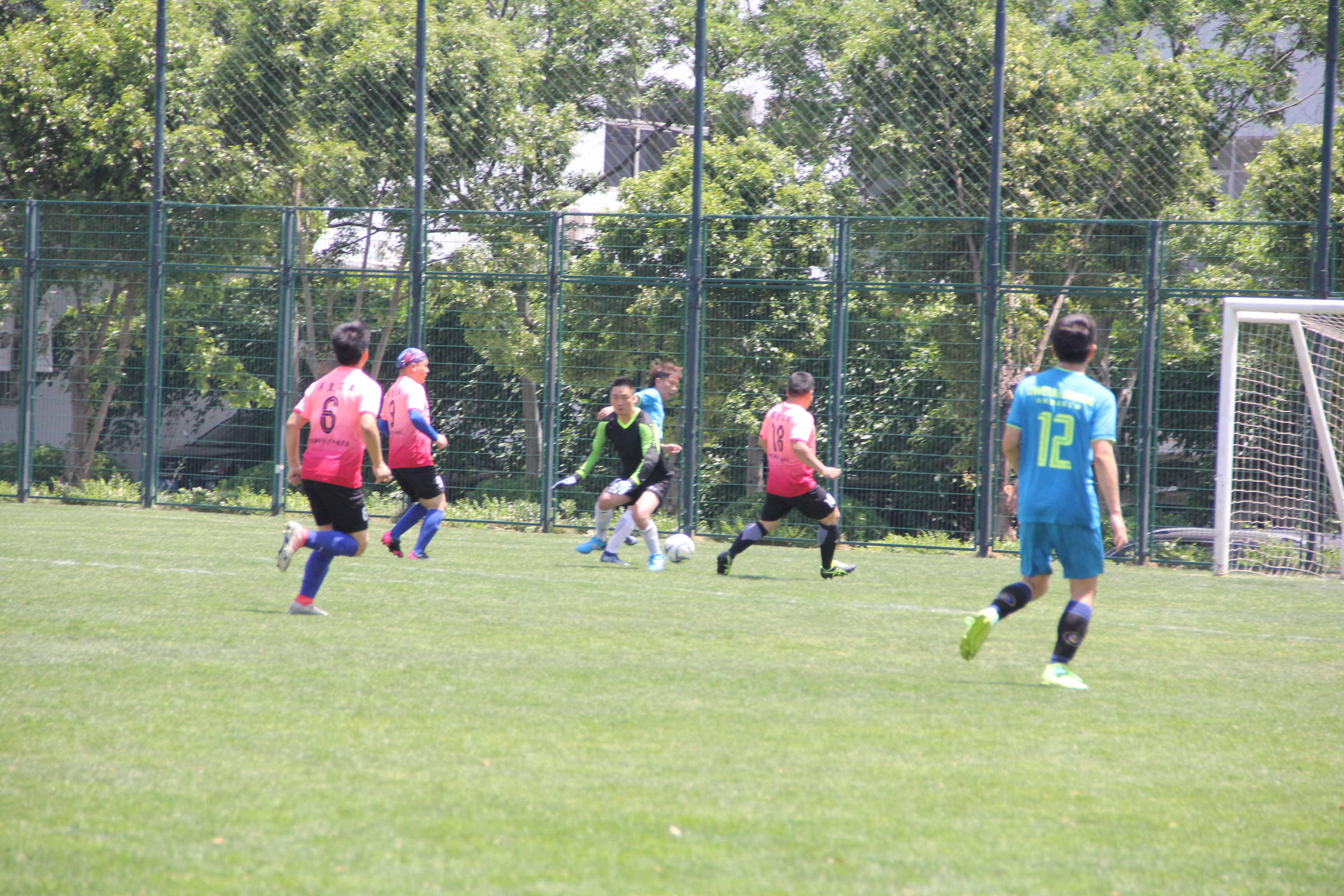 志航杯快乐周末足球赛：乐动五战全胜鑫宏鹰老当益壮