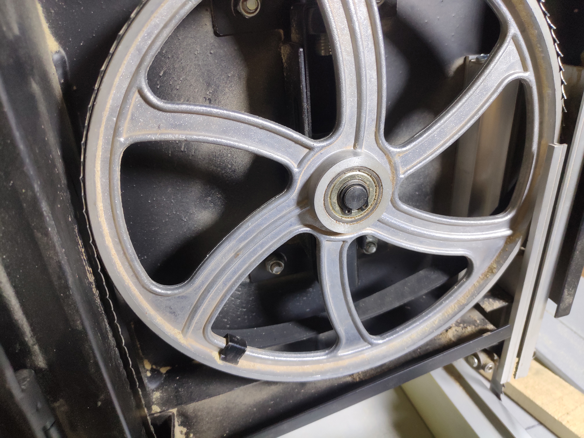 带锯*工罢**了,木工小哥检查问题出在哪里?分享带锯使用九个月感受