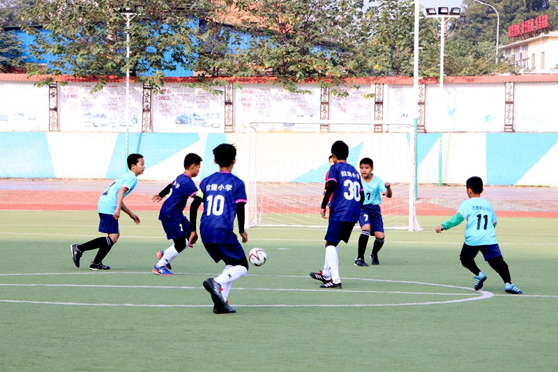 足球少年各显神通,足球少年巅峰对决