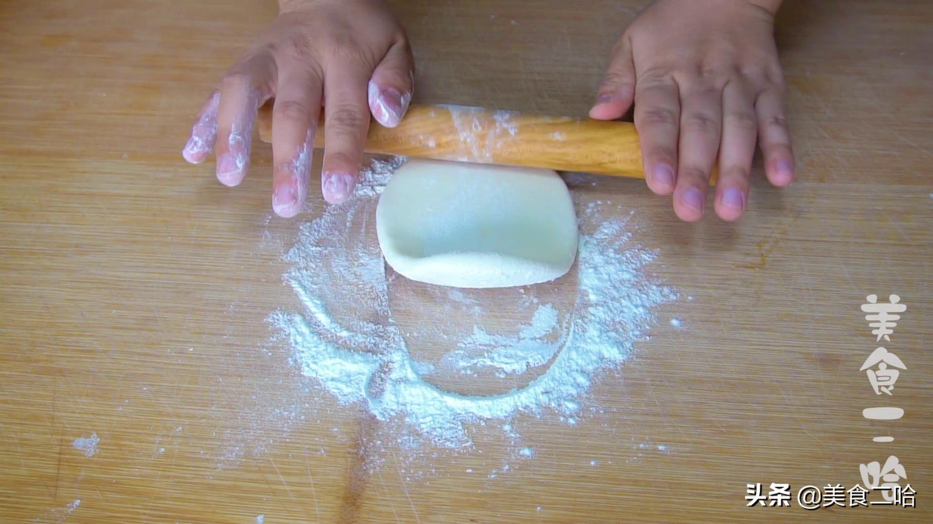 特色小吃手工擀面皮制作,擀面皮和凉皮哪个有嚼劲