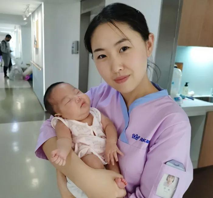 陪宝妈在月子中心坐月子,陪着宝妈一起锻炼