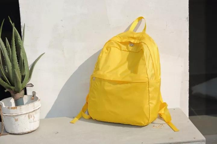 旅行背什么包好看又方便,背着好看的旅行包