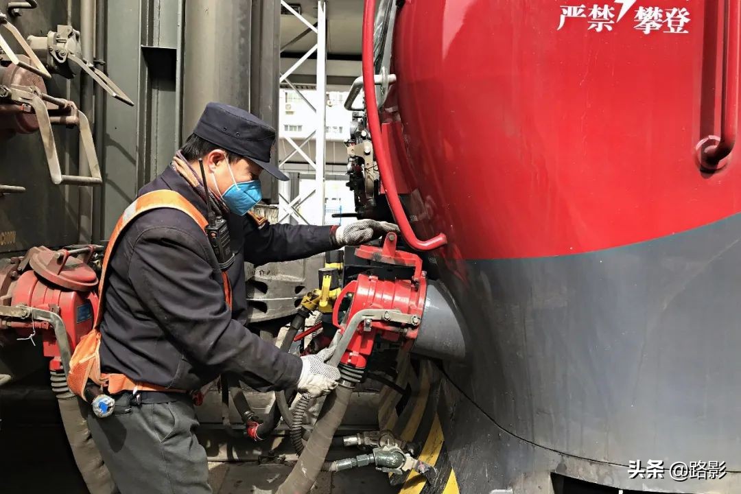 战疫情保春运铁路警察在行动,抗击疫情守护平安摄影征稿