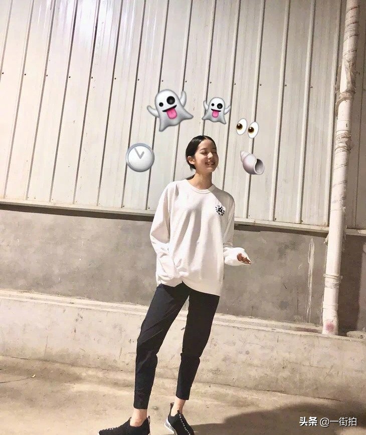 欧阳娜娜穿粉色针织衫温柔又美丽,欧阳娜娜淡黄色针织衫搭配裙子