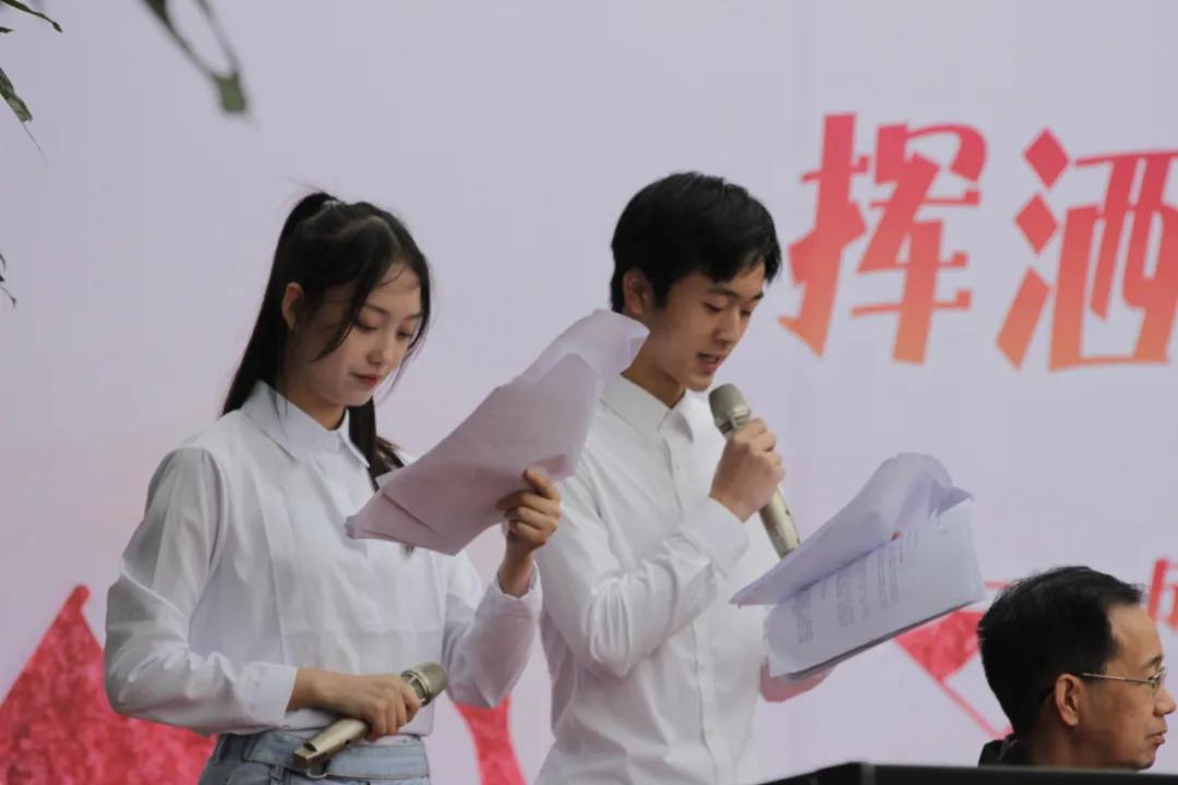 传统体育运动会开幕式,一年一度的运动会在学校拉开帷幕