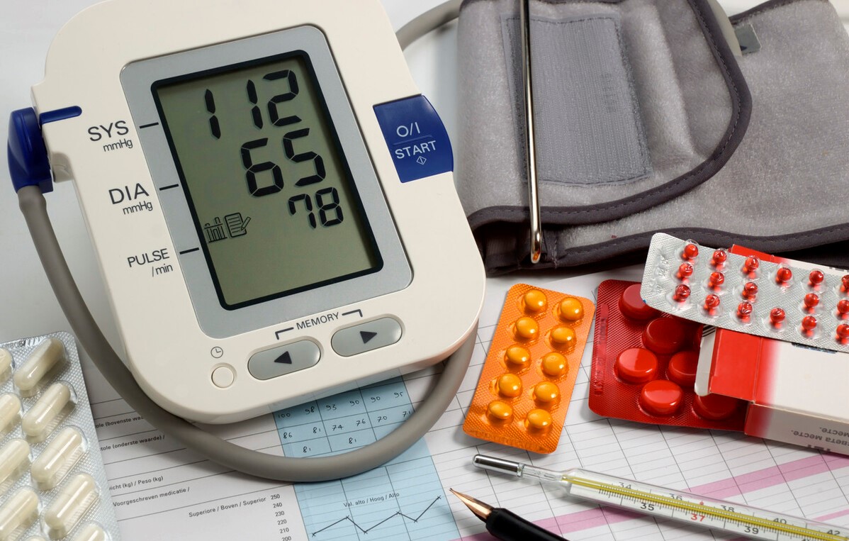 23岁高血压140低压90怎么办,高压超过140一定是高血压吗