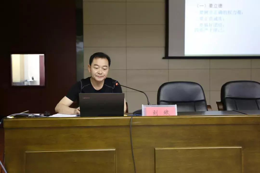 始终坚守初心牢记使命恪尽职守,牢记使命时刻心存敬畏