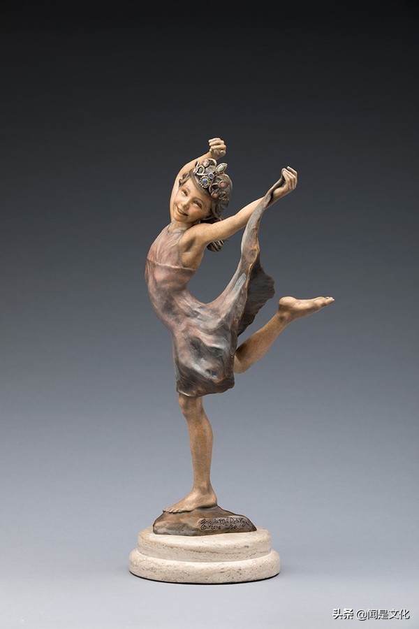 学赏画197：美女雕塑家米娅：灵感来自孩子们不断变化的个性