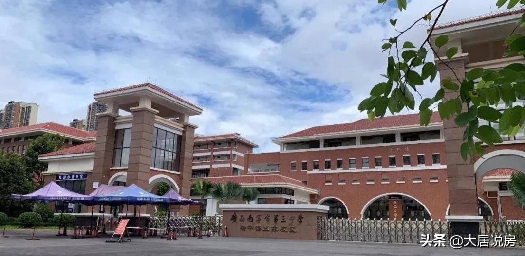 ​比摇号买房更疯狂的是抢小孩入学名额，家长们还有救赎之路吗？