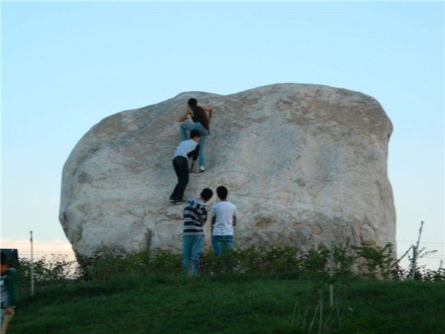 古浪县的巨石,古浪县城的大石头