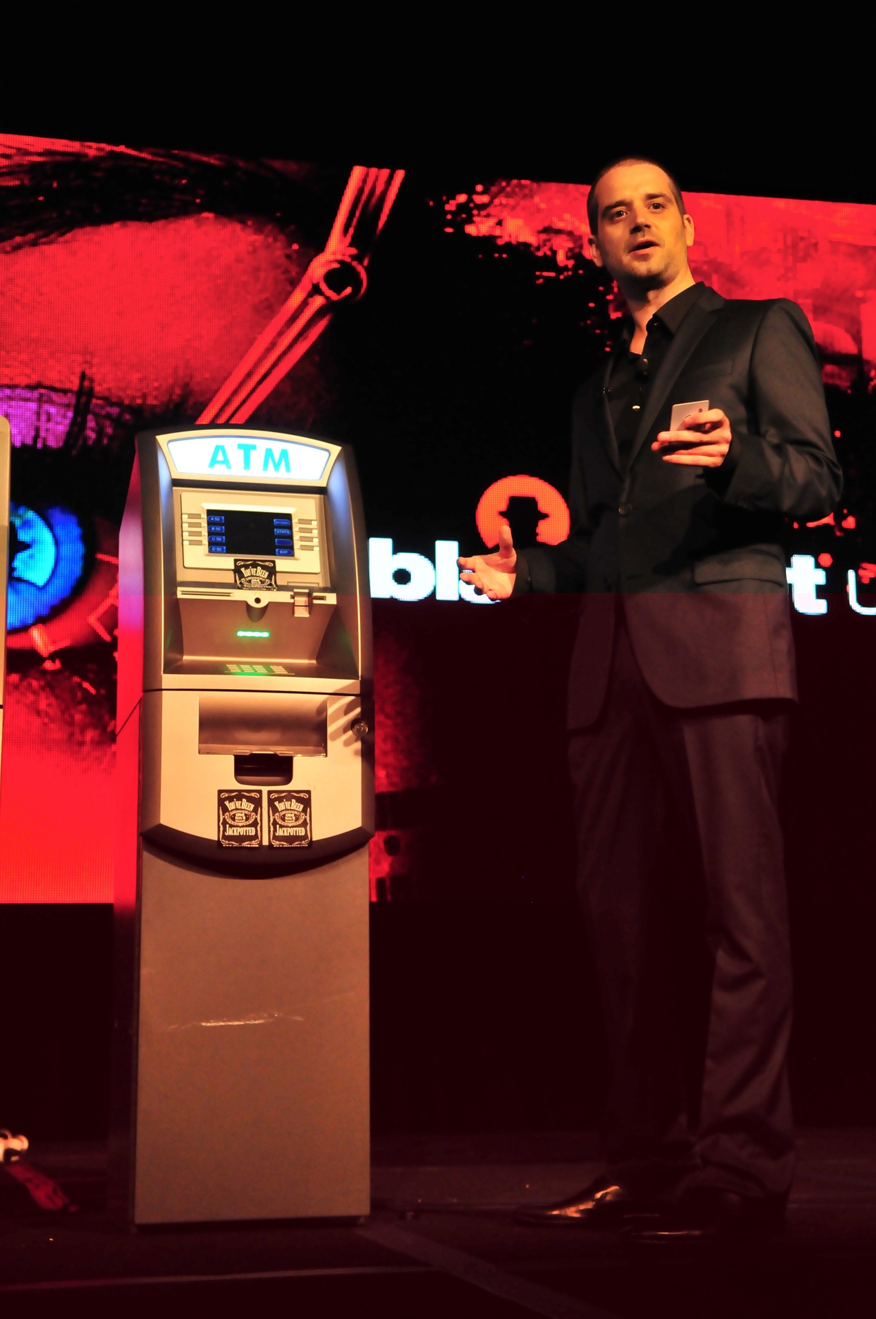 为了寻找UFO，他黑入了美国国防系统