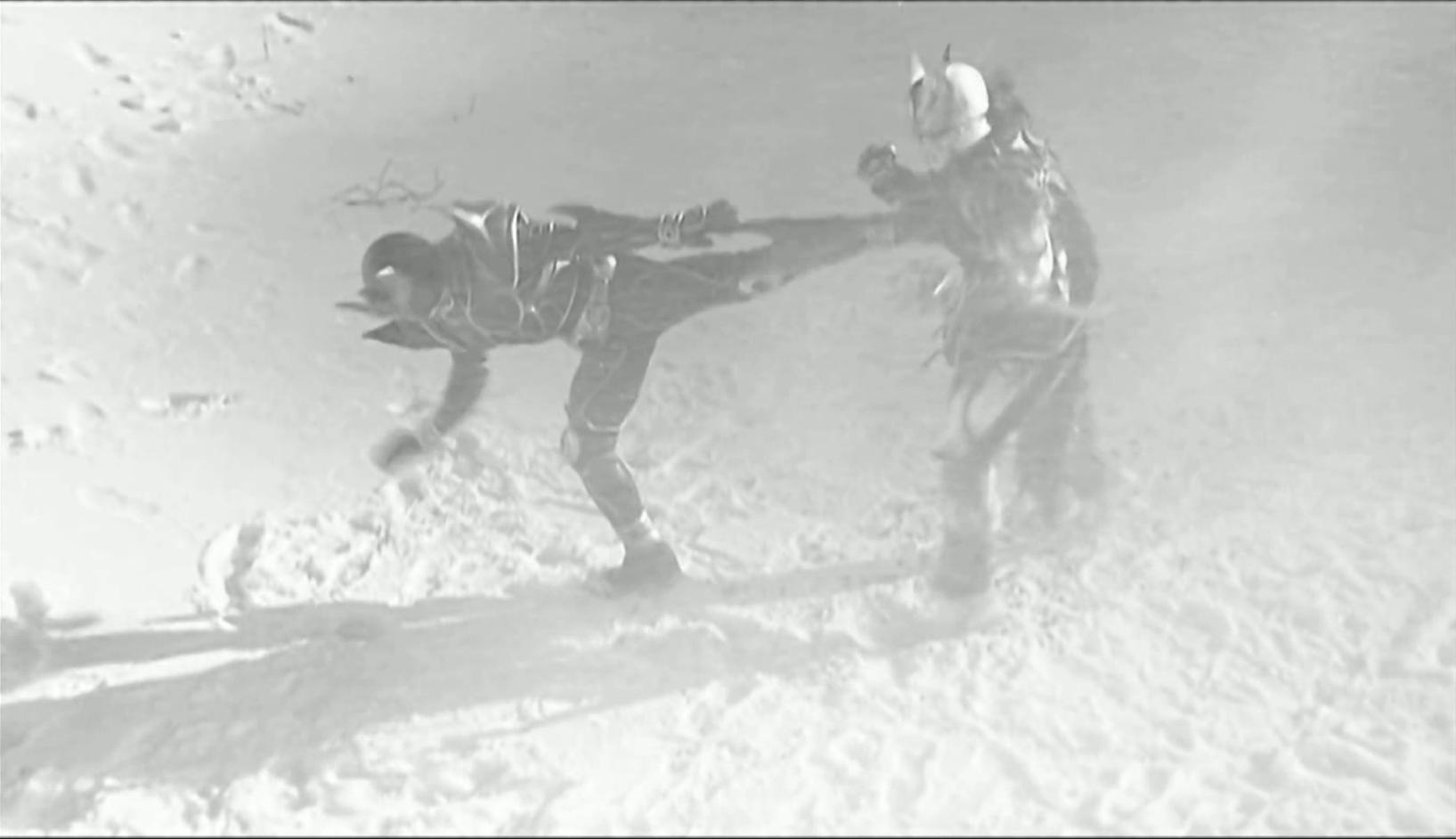 假面骑士空我：为何玫瑰姐宁可笑着被一条警官射杀，也不还手？