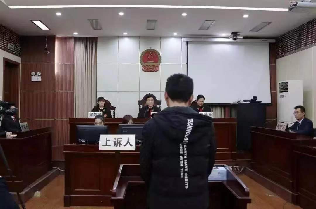 江西小伙倒卖车票,男子倒卖3749张火车票获刑
