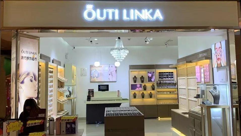 至强扫货攻略!佛山CBD潮玩新地标,女生月购物狂欢!