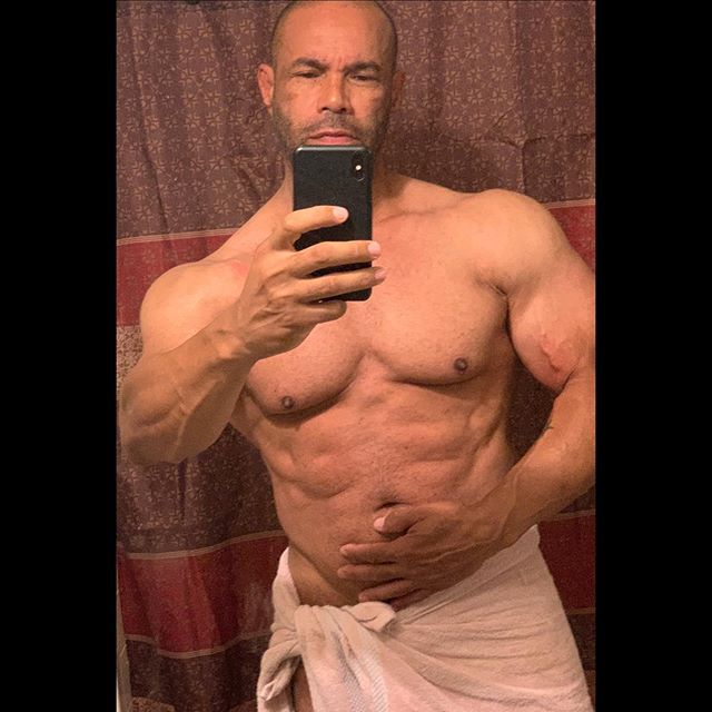 退役后坚持锻炼的球星,退役八年的搏击运动员重新训练