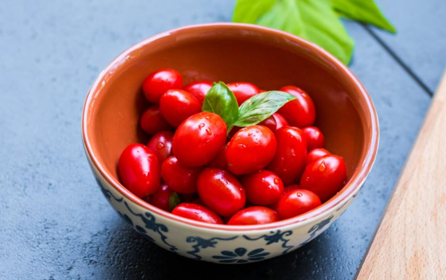 水果店利润大还是烧烤店利润大,开水果店和摆摊卖水果哪个挣钱