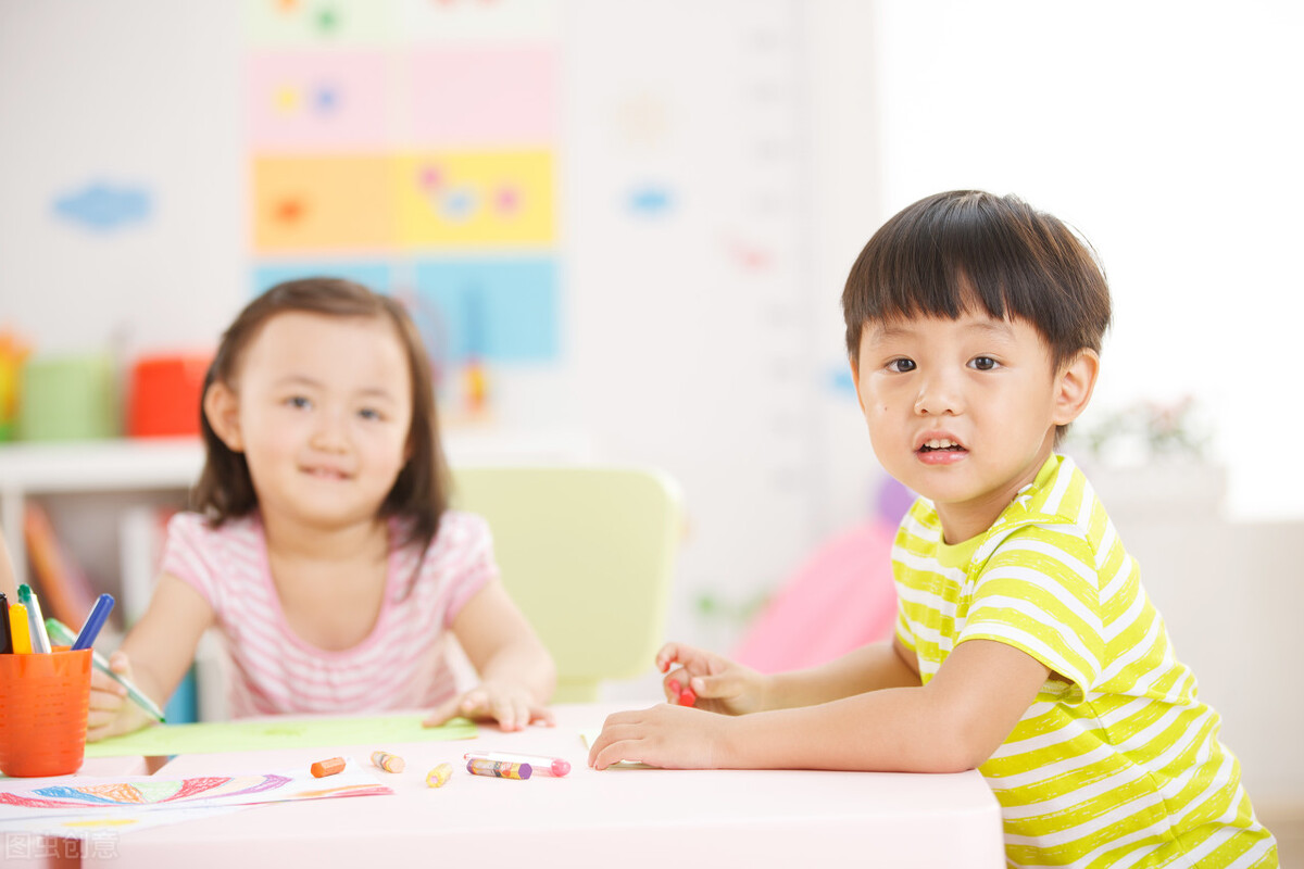 孩子说话比同龄人差很多怎么办,孩子说话不会跟人交流